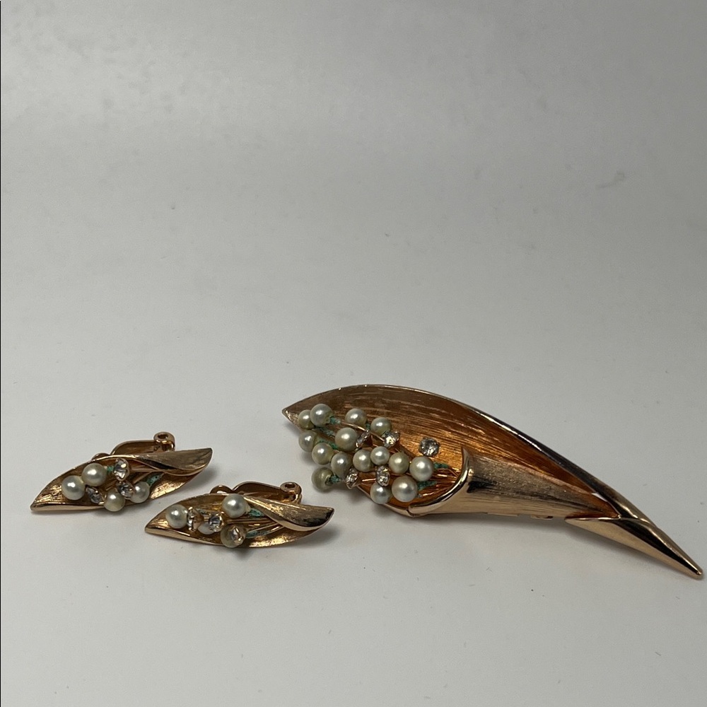 Vintage  Gold and Pearl Leaf Jewelry Set
